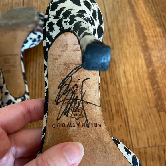 Brian Atwood autographed pumps 39 1/2 collector! - Picture 4 of 4